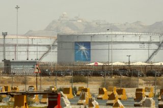 Δεξαμενές καυσίμων της Saudi Aramco στην Τζέντα της Σαουδικής Αραβίας. Η εταιρεία ευθύνεται για το 4,38% των παγκόσμιων εκπομπών CO2 σύμφωνα με τη βρετανική ανάλυση